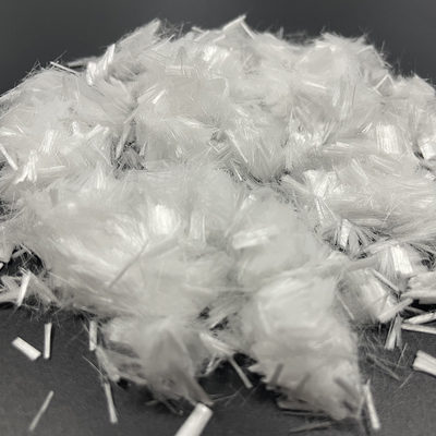 Excelente resistencia a la contracción de la forma de monofilamento blanco de fibra de PP para la capa a prueba de agua de la industria