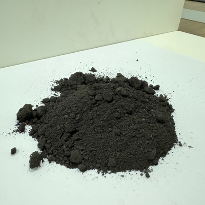 Pigmento negro de óxido de hierro con alta resistencia a la tinción para pintura de edificios industriales