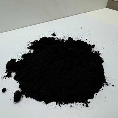 Pigmento negro de óxido de hierro con alta resistencia a la tinción para pintura de edificios industriales