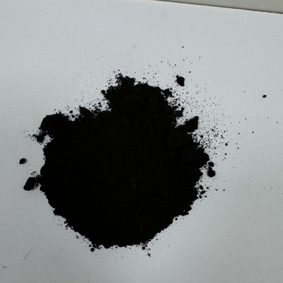 Pigmento negro de óxido de hierro con alta resistencia a la tinción para pintura de edificios industriales