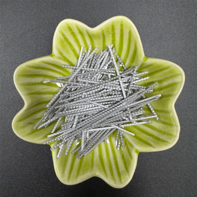 Fibra de polipropileno de macrofibras sintéticas para el refuerzo de hormigón y su uso en materiales de relleno